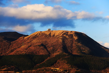 Fototapeta premium 箱根 箱根峠から 夕日に映える駒ヶ岳