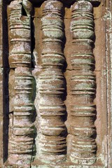 Fenêtre décorée  de colonnes Angkor 