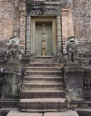 Fototapeta na wymiar Porte de temple Angkor 