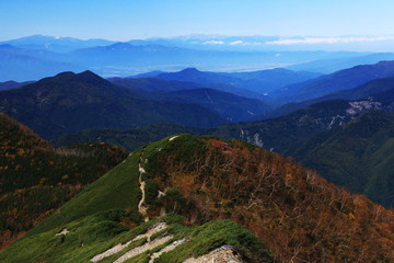 南アルプス塩見岳　山頂への道　塩見小屋越の北アルプス遠景