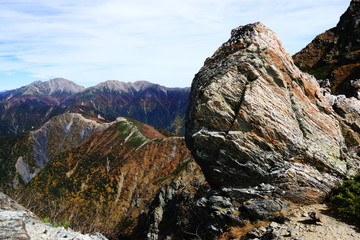 南アルプス塩見岳山頂への道　頂上直下からの白峰三山　北岳、間ノ岳、農鳥岳遠景