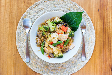 Stir fried noodle shrimp chicken vegetables