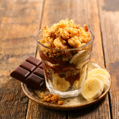 crumble with banana and chocolate