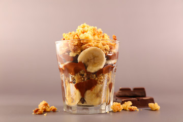 crumble with banana and chocolate