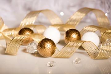 Golf Christmas with gold and white balls