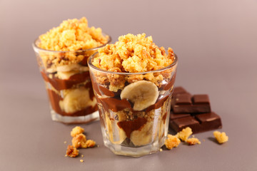 crumble with banana and chocolate