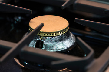 Obraz premium New gas burner gas stove in the kitchen