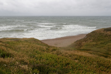 Wybrzeże Normandii, Francja, w czasie deszczu.