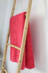 Handtuchhalter Bambus im Badezimmer