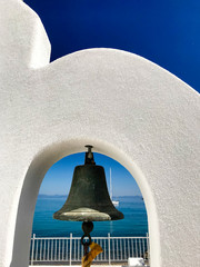 Metal casting bell