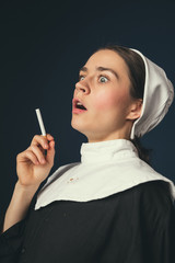 Obraz premium Medieval young woman as a nun