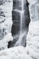 Wasserfall im Winter