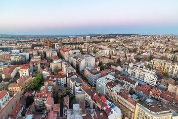 Naklejka premium Belgrad, Serbia 31 marca 2019 r .: Panorama Belgradu. Zdjęcie przedstawia gminę Palilula w Belgradzie, rzekę Dunaj i kościół św. Marka.