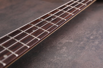  Electric guitar Strings on the fingerboard, construction of an electric guitar