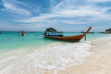 Fototapeta na wymiar Beautiful crystal tropical sea with wooden boat at lipe