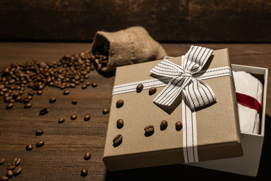 Gift wrapping with coffee beans