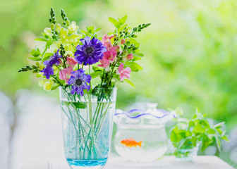 花瓶の夏の花