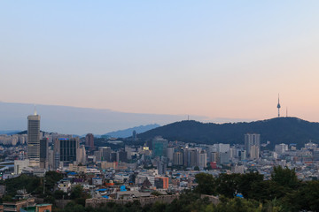 낙산공원에서 바라 본 석양속 서울 풍경