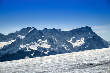 Garmischer Berge mit Schneekulisse