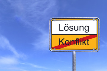 Ortsschild - Ortstafel - Lösung - Konflikt - Himmel - Wolken