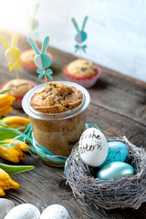 Osternest mit Kuchen und Sunflare