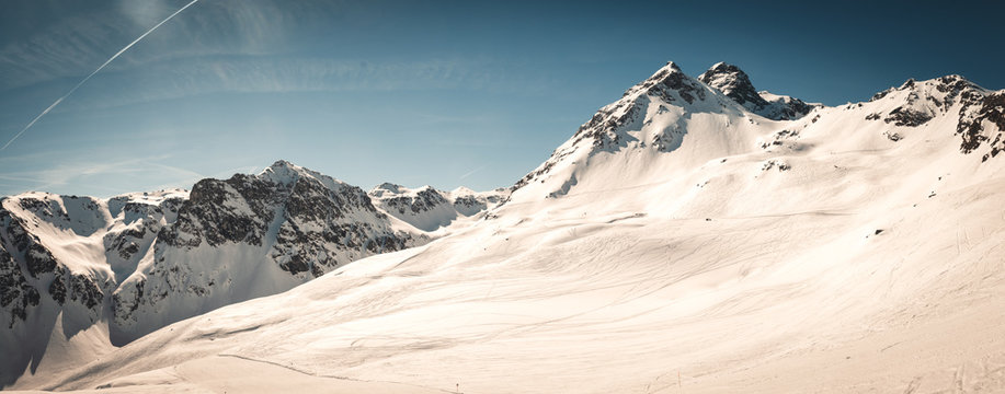 Traumhafter Blick &uuml;ber die verschneiten Berge im Montafon
