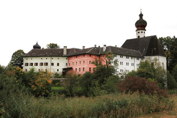 Fototapeta na wymiar Augustiner Kloster Hoeglwoerth in Bayern, Deutschland
