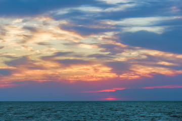 Fototapeta na wymiar Scenic bright sunset over the blue sea
