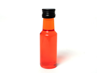 Rot Flasche auf weißem Hintergrund / Red bottle on white background