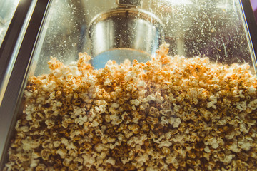 budka z popcornem na ulicy, na mieście