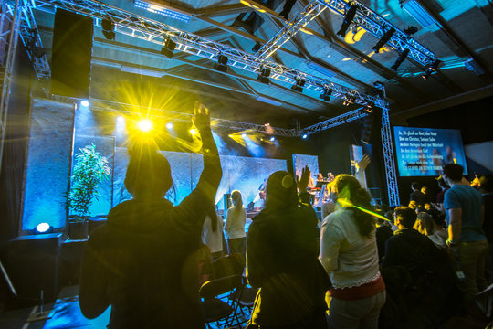 Veranstaltung mit Konzert / Lobpreis
