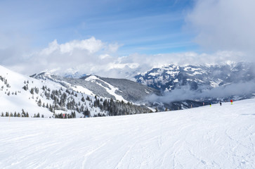 Fototapeta na wymiar view on the top of Smittenhohe mountain at Kaprun ski area Blue sky sunny winter day