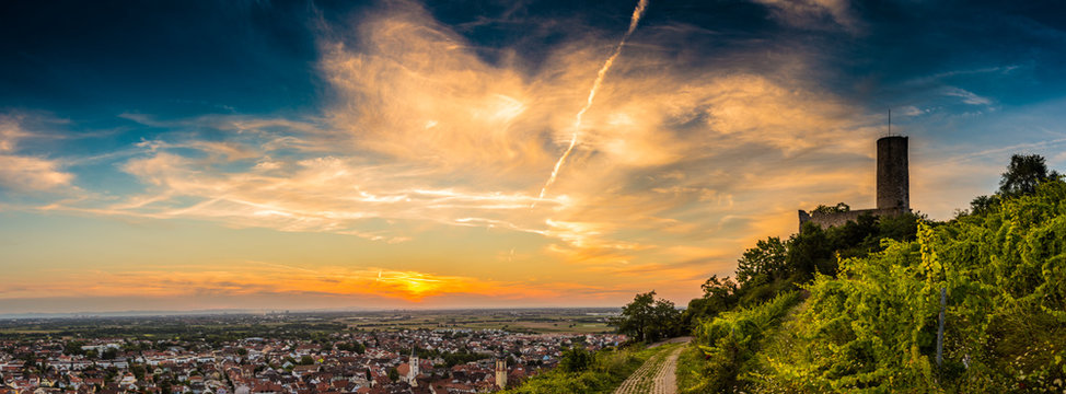 Burgruine Strahlenburg in Schriesheim im Abendrot / Sonnenuntergang