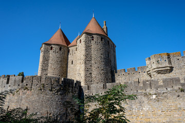 Fototapeta na wymiar Burgmauern der Festung La Cité mit Tuermen, Carcassonne, Frankreich