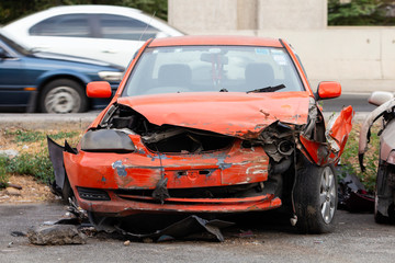 Obraz na płótnie Canvas car get damaged by accident on the road