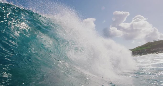 The power of the sea, ocean wave breaking