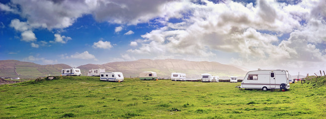 Panoramic view with campers in a  resort - obrazy, fototapety, plakaty
