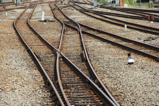 複数の線路が複雑に交錯する風景(群馬県)