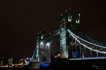 Obraz premium Tower bridge w nocy