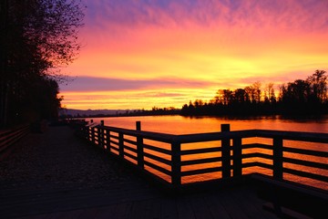 Obraz premium Flash Off Sunrise over the Pitt River in Port Coquitlam BC November/7/2017