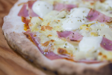 Preparando pizza para degustação