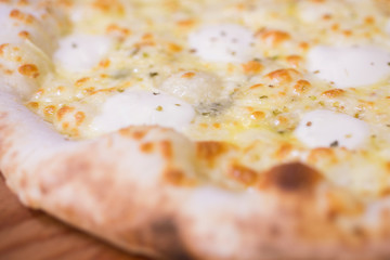 Preparando pizza para degustação