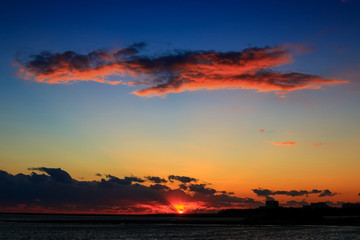 Por do sol no Japão com as cores vermelhas