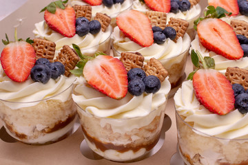 cupcakes with berries and cream