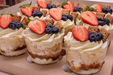 cupcakes with berries and cream