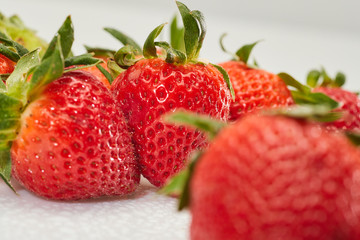 Erdbeeren auf weißem Hintergrund