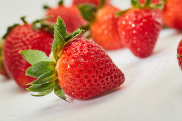 Erdbeeren auf weißem Hintergrund