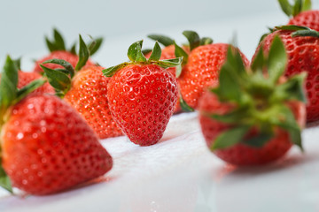 Erdbeeren auf weißem Hintergrund