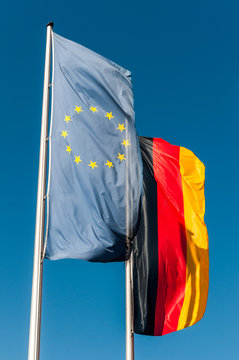 Deutsche und Europäische Flagge