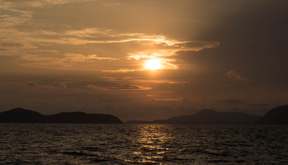 Fototapeta premium Sunset in ocean view at Phuket Thailand